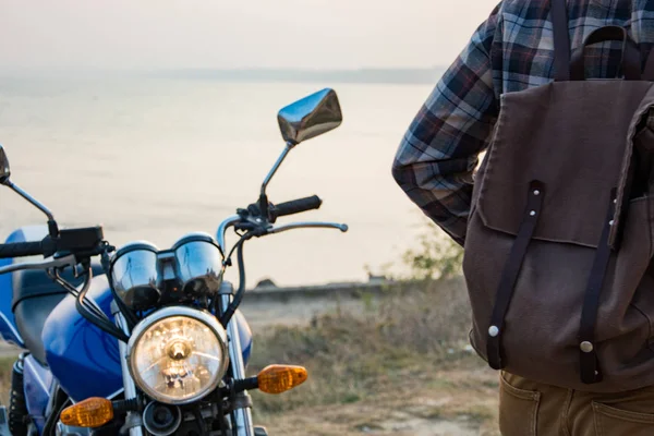 Young Male Traveler Motorbike Beautiful Sunset — Stock Photo, Image
