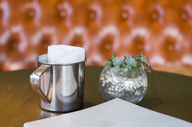 fotoğrafı succulents stand Cafe tablo, iç dekorasyon bitkiler ile kapatmak