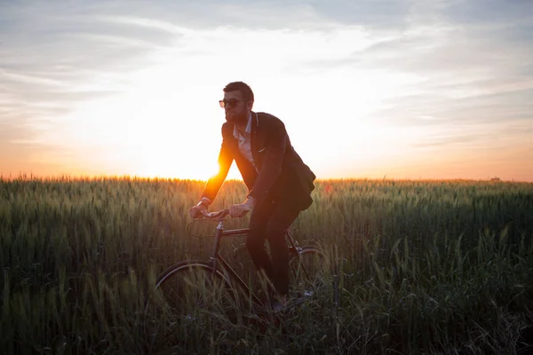 Portrait Stylish Male Retro Bicycle Summer Wheat Field Caucasian Businessman — Stock Photo, Image