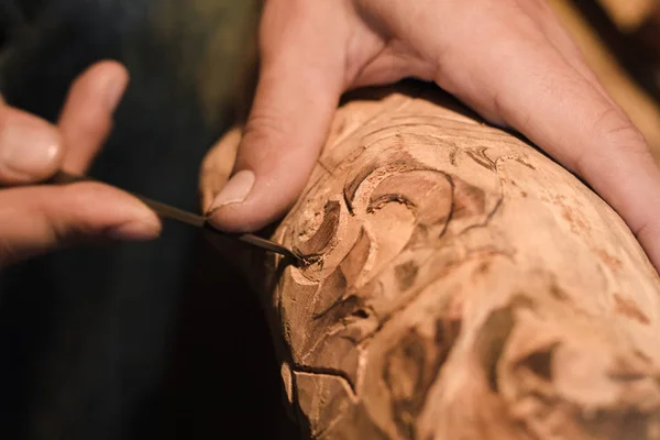 Imagen Cerca Del Tallador Madera Trabajo Artesanía Con Madera — Foto de Stock