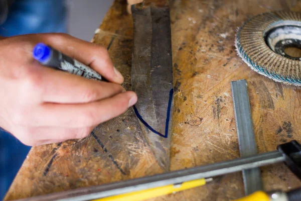 Coltello Fatto Mano Tavolo Legno Officina — Foto Stock