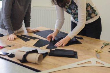 terzi atölyesi, terzi giysileri ile stüdyoda çalışan süreçleri