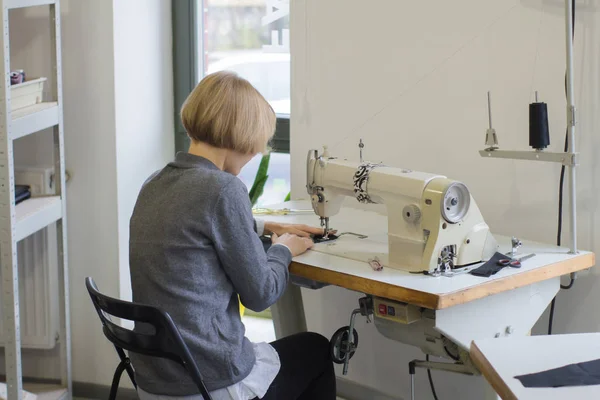 Seamstress Workshop Processes Tailor Working Studio Clothes — Stock Photo, Image