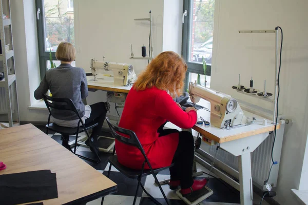 Seamstress Workshop Processes Tailor Working Studio Clothes — Stock Photo, Image