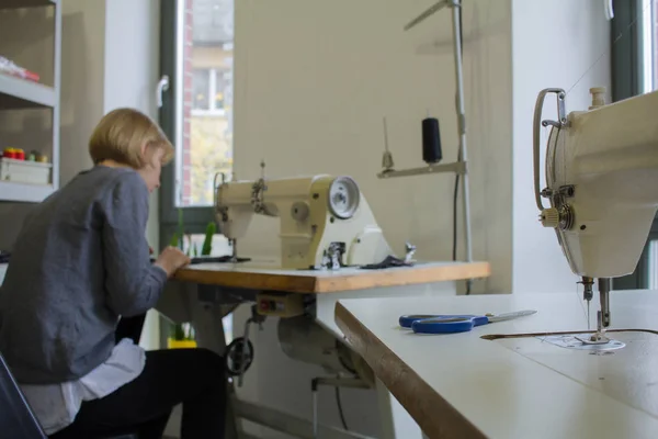 Seamstress Workshop Processes Tailor Working Studio Clothes — Stock Photo, Image