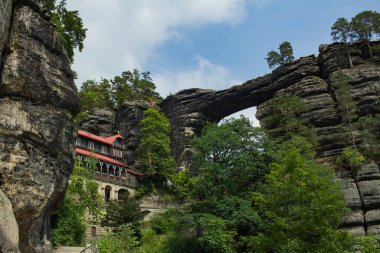 Çek Cumhuriyeti, mountaines ve bohem İsviçre Ulusal Parkı ormanda Pravcicka brana peyzaj