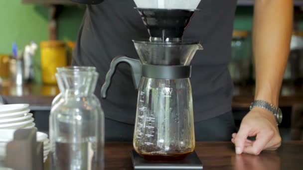 Работа Бариста Кофейне Процесс Приготовления Кофе Крупным Планом — стоковое видео