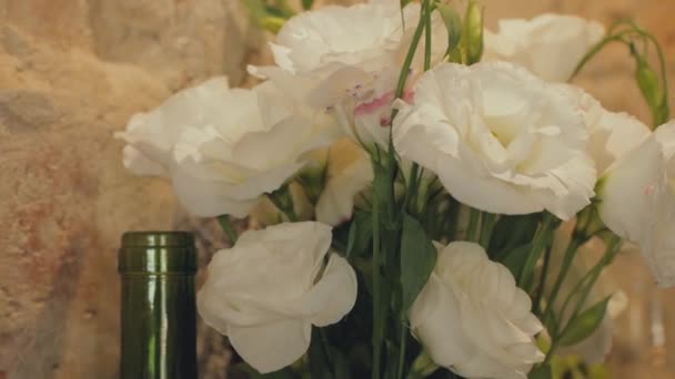 Nahaufnahme Von Schönen Weißen Rosen Bouquete — Stockvideo