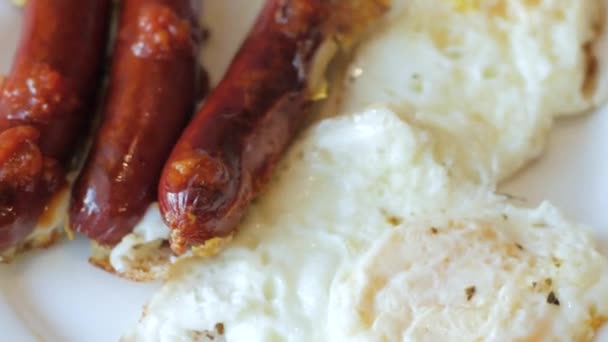 Завтрак Колбасой Яйцами — стоковое видео