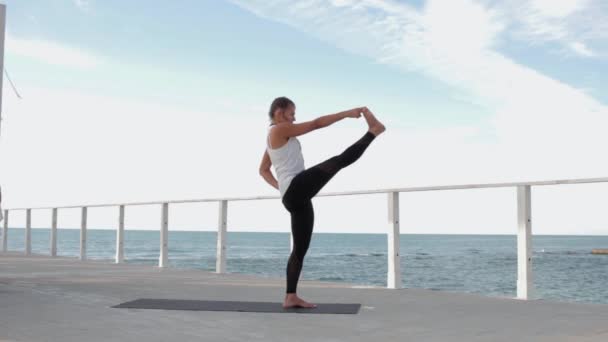 Young Fit Woman Yoga Exercise Wooden Pier Sunrise Sea Background — Stock Video