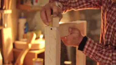 çalışma ahşap Carver'ın erkek ahşap atölyesinde çalışmak, yakın çekim