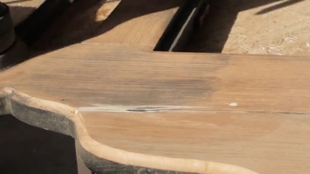 Zbliżenie Pracę Drewna Carver Mężczyzna Pracy Drewnem Warsztacie — Wideo stockowe