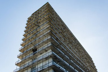 Büyük terkedilmiş binanın arka plan 