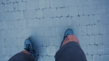 Erkek bacakları inline paten, bakış açısı paten üzerinde sürme kadar kapatın