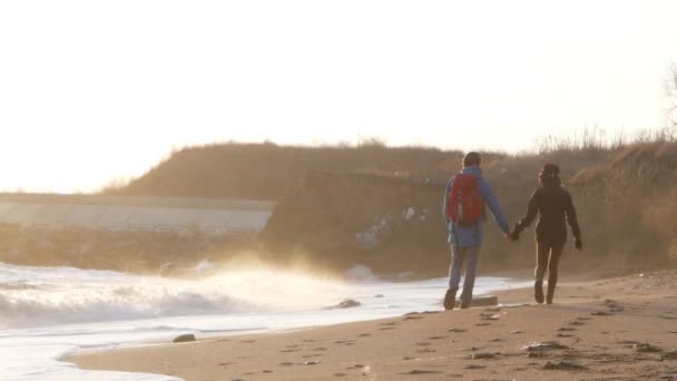 Couple Travelers Hiking Autumn Beach Sunny Day — Stock Video