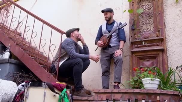 Dos Amigos Con Mandolina Banda Folk — Vídeo de stock
