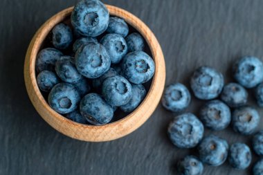 Blacktable yakın birçok taze bluederrys