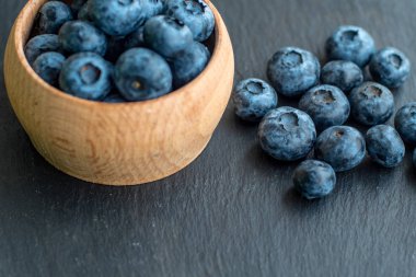 Blacktable yakın birçok taze bluederrys