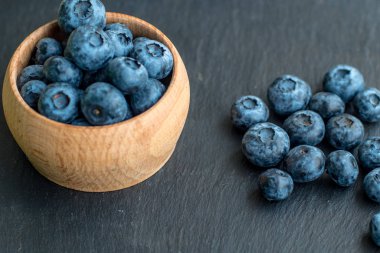 Blacktable yakın birçok taze bluederrys