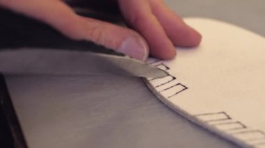 stüdyoda ayakkabıcı veya terzi iş süreçleri