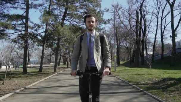 Young Business Man Suit Tie Backpack Riding Electric Scooter Modern — Stock Video