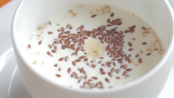 Farina Avena Con Yogurt Nel Piatto Vicino — Video Stock