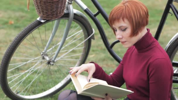 Young Woman Autumn Park Read Book Beautiful Redhead Female Bicycle — Stock Video