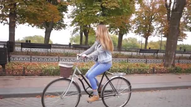 Young Woman Ride Retro Bicycle Autumn Streets — Stock Video