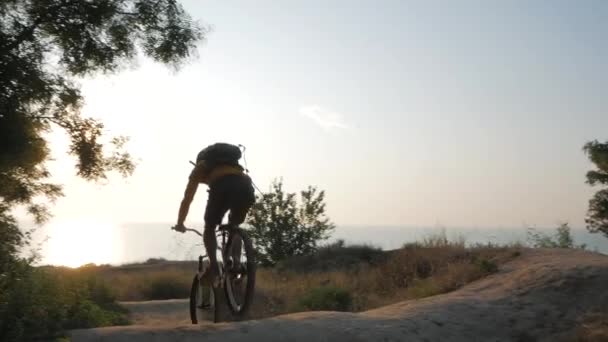 Male Ride Mountain Bike Sea Beautiful Sunset — Stock Video