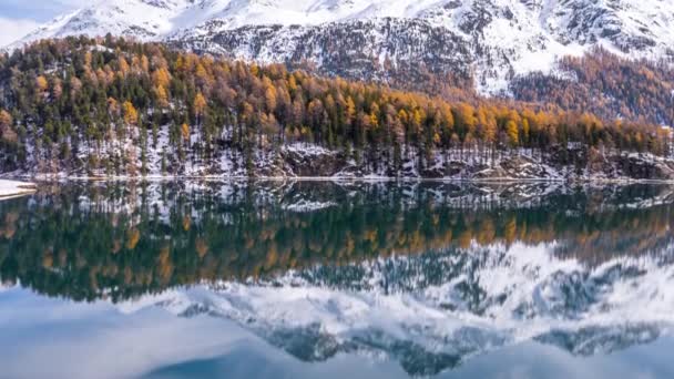 Montanhas Outono Reflexão Lago Suíça — Vídeo de Stock