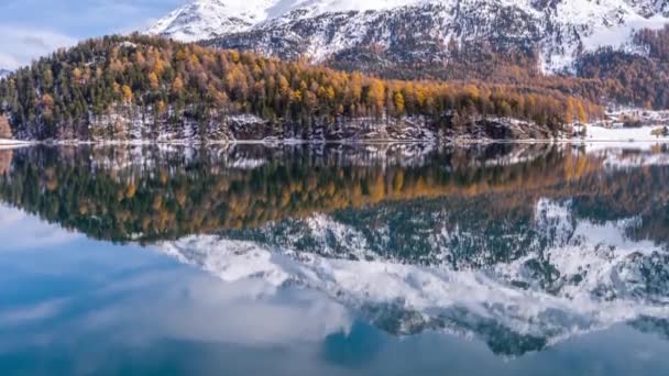 Φθινόπωρο Στα Βουνά Αντανάκλαση Λίμνης Ελβετία — Αρχείο Βίντεο