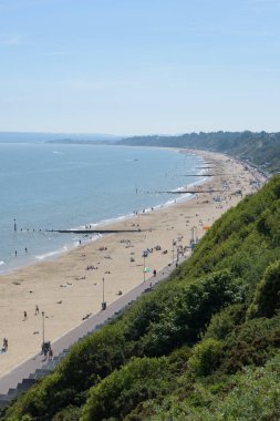 Bournemouth Beach'te ev bakıyorlar Sandbanks doğru