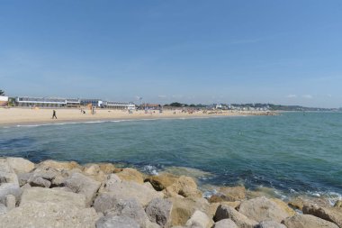 Sandbanks beach plaj kulübe ve daireler ile