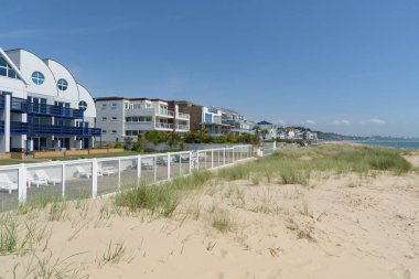 Sandbanks plaj ve denize sıfır daireler