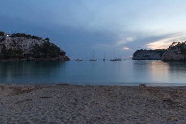 Uzun pozlama akşam çekim Cala Galdana Bay Menorca, İspanya