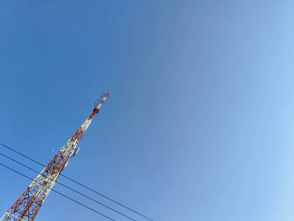 yüksek voltaj kulesi, mavi gökyüzü