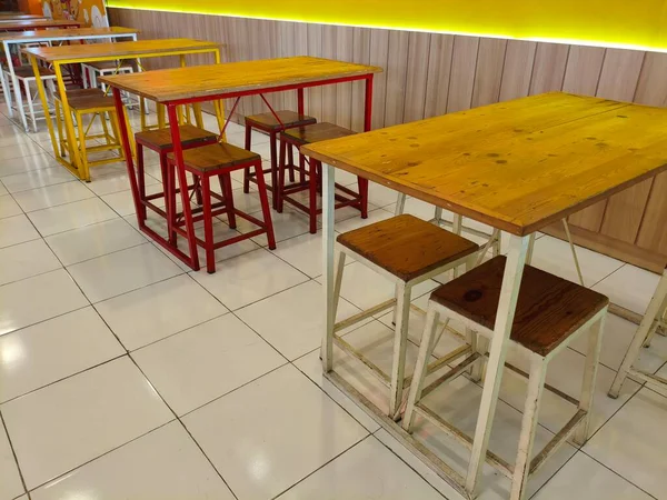 Mağazadaki modern mobilyalar