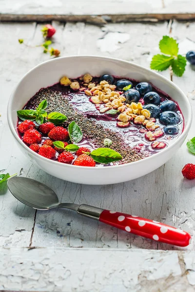 Berry smoothie fioletowy miska — Zdjęcie stockowe