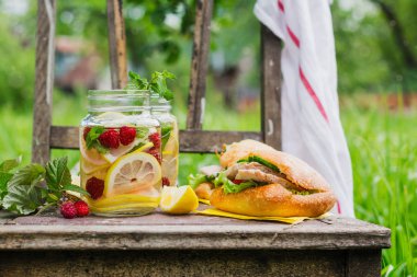 Limonata ve Türkiye sandviç