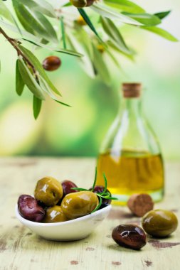 Cam şişede zeytinyağı