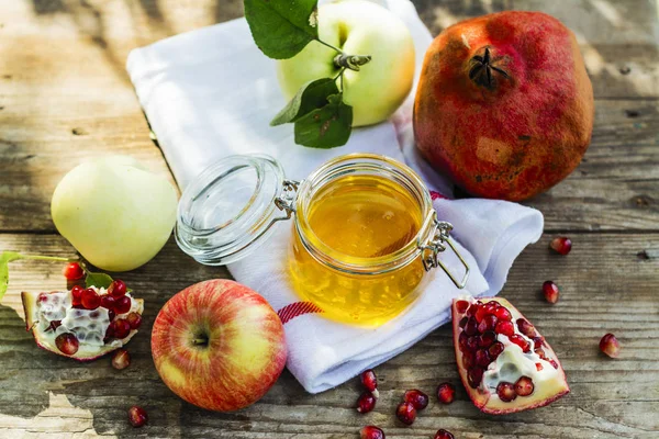 Apel, madu dan delima — Stok Foto