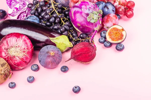 Вибір фіолетових продуктів — стокове фото