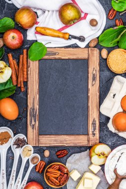 Elmalı kek için malzemeler