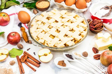 Elmalı turta malzemeler ile