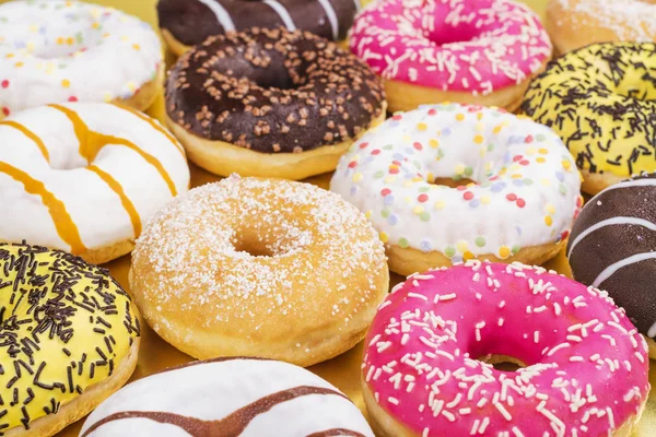 Mistura de donuts coloridos — Fotografia de Stock