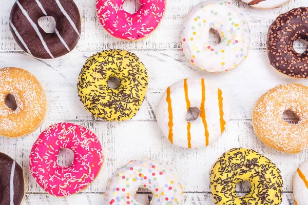 Mix van kleurrijke donuts — Stockfoto
