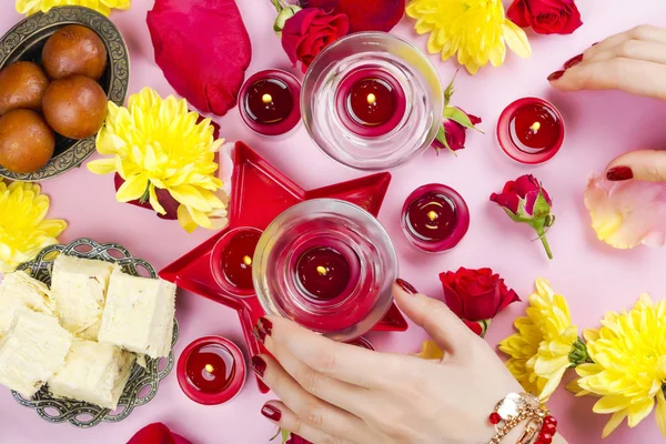 Diwali Festival Hintergrund Mit Blumen Traditionellen Süßigkeiten Und Kerzen — Stockfoto