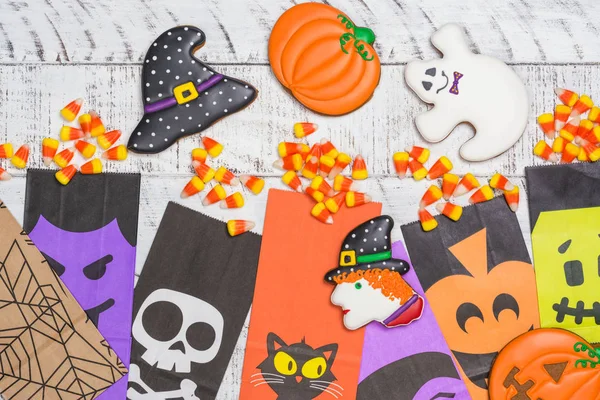 Halloween candy corns and cookies — Stock Photo, Image