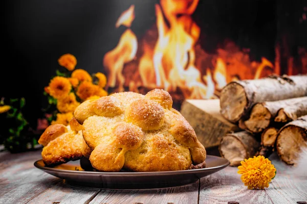 Pan de muerto bread — стокове фото