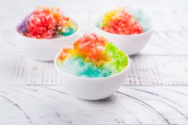 Ev yapımı gökkuşağı tıraş buz